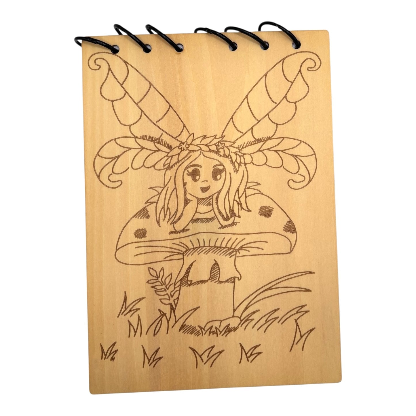 Carnet en bois avec une fée sur son champignon gravé au laser , cahier et bloc note au format A5 écologique et rechargeable de fabrication française et artisanale