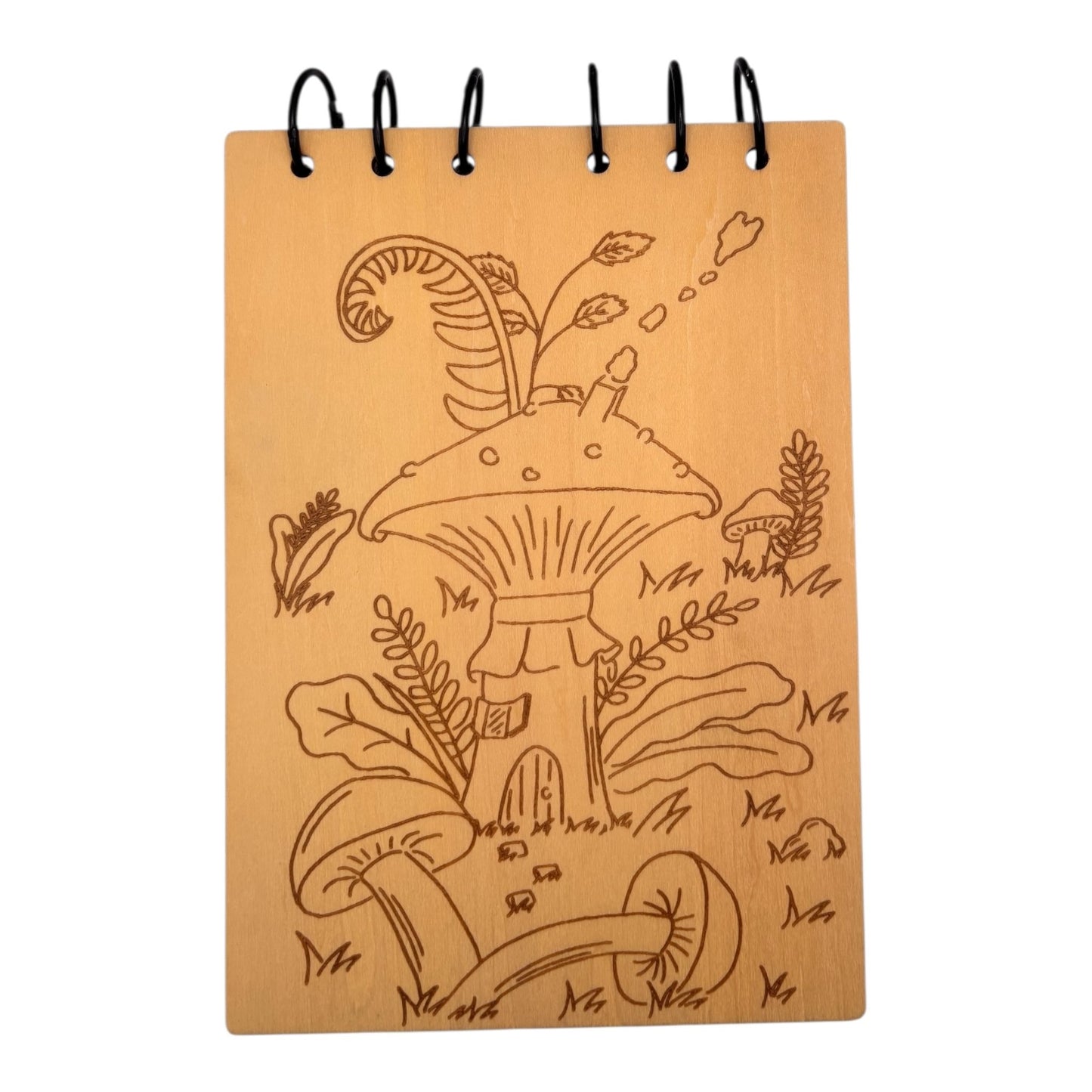 Carnet en bois avec une maison champignon gravé au laser , cahier et bloc note au format A5 écologique et rechargeable de fabrication française et artisanale