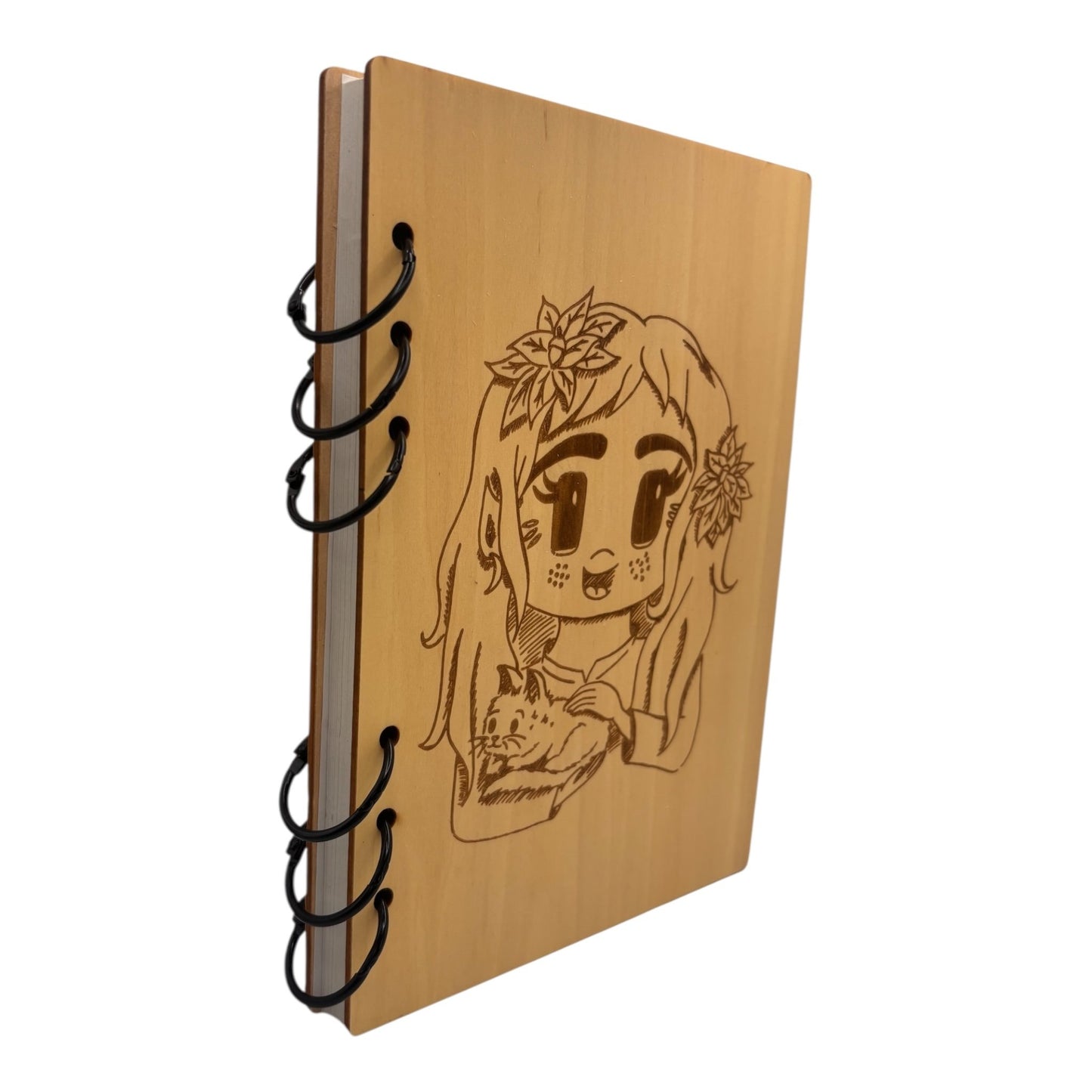 Carnet en bois avec jeune fille avec son chat style kawai gravé au laser , cahier et bloc note au format A5 écologique et rechargeable de fabrication française et artisanale