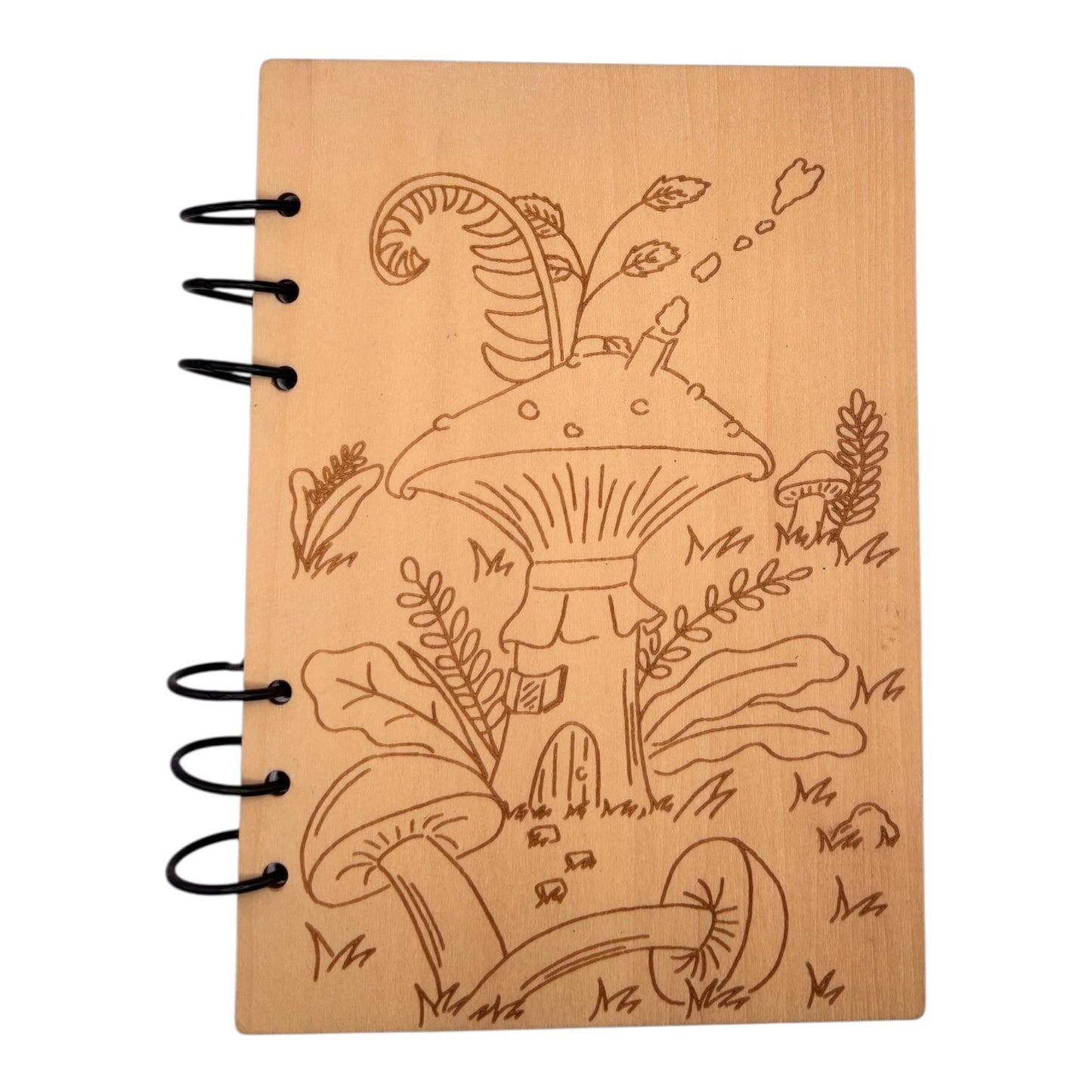Carnet en bois avec une maison champignon gravé au laser , cahier et bloc note au format A5 écologique et rechargeable de fabrication française et artisanale
