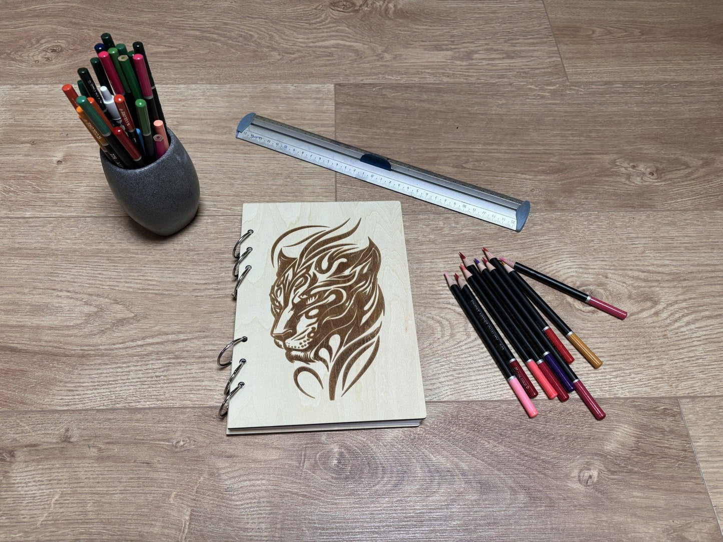 Cahier A5 avec crayon tête de pagraver au laser rechargeable et ecologique fabrication francaise et artisanale- Mon carnet en bois