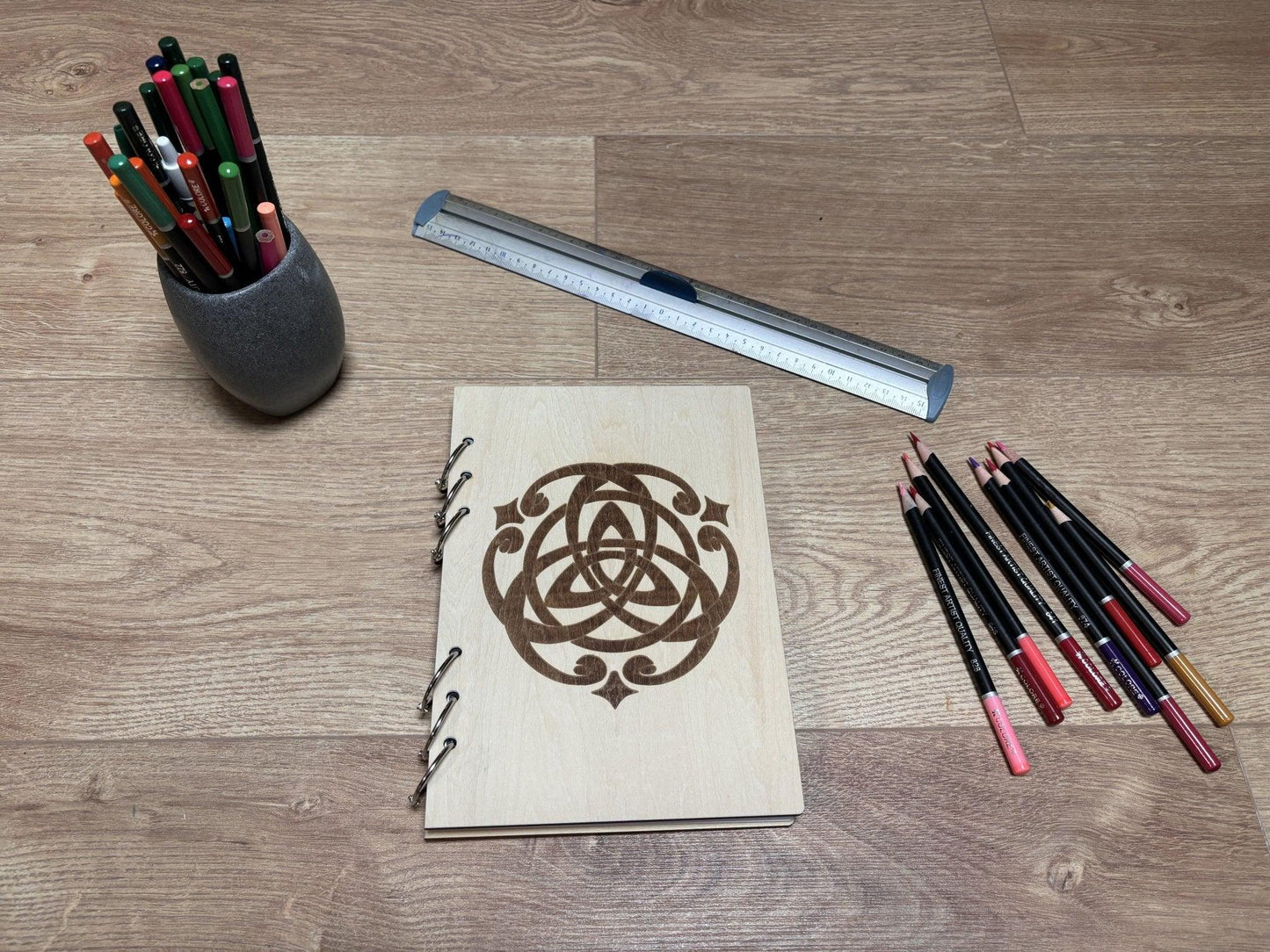 Cahier A5 avec crayon noeud celtique graver au laser rechargeable et ecologique fabrication francaise et artisanale