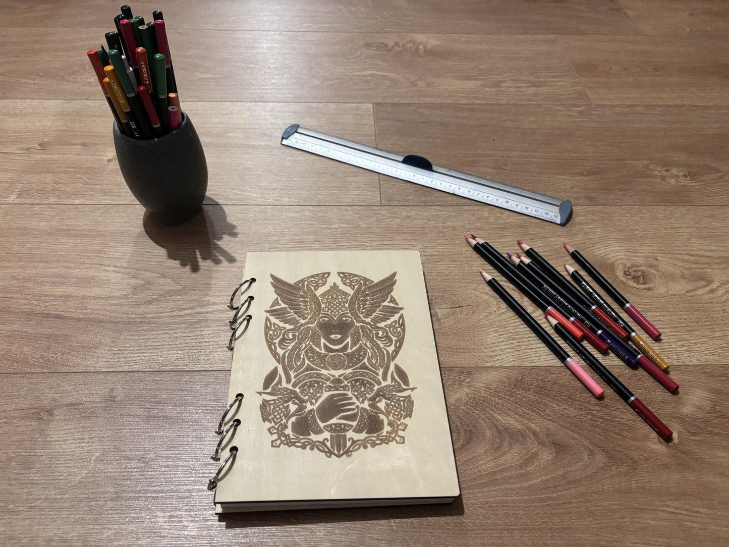 Cahier A5 avec crayon valkyrie graver au laser rechargeable et ecologique fabrication francaise et artisanale