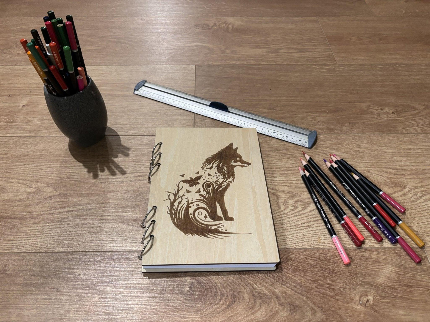 Cahier A5 avec crayon loup abstrait graver au laser rechargeable et ecologique fabrication francaise et artisanale