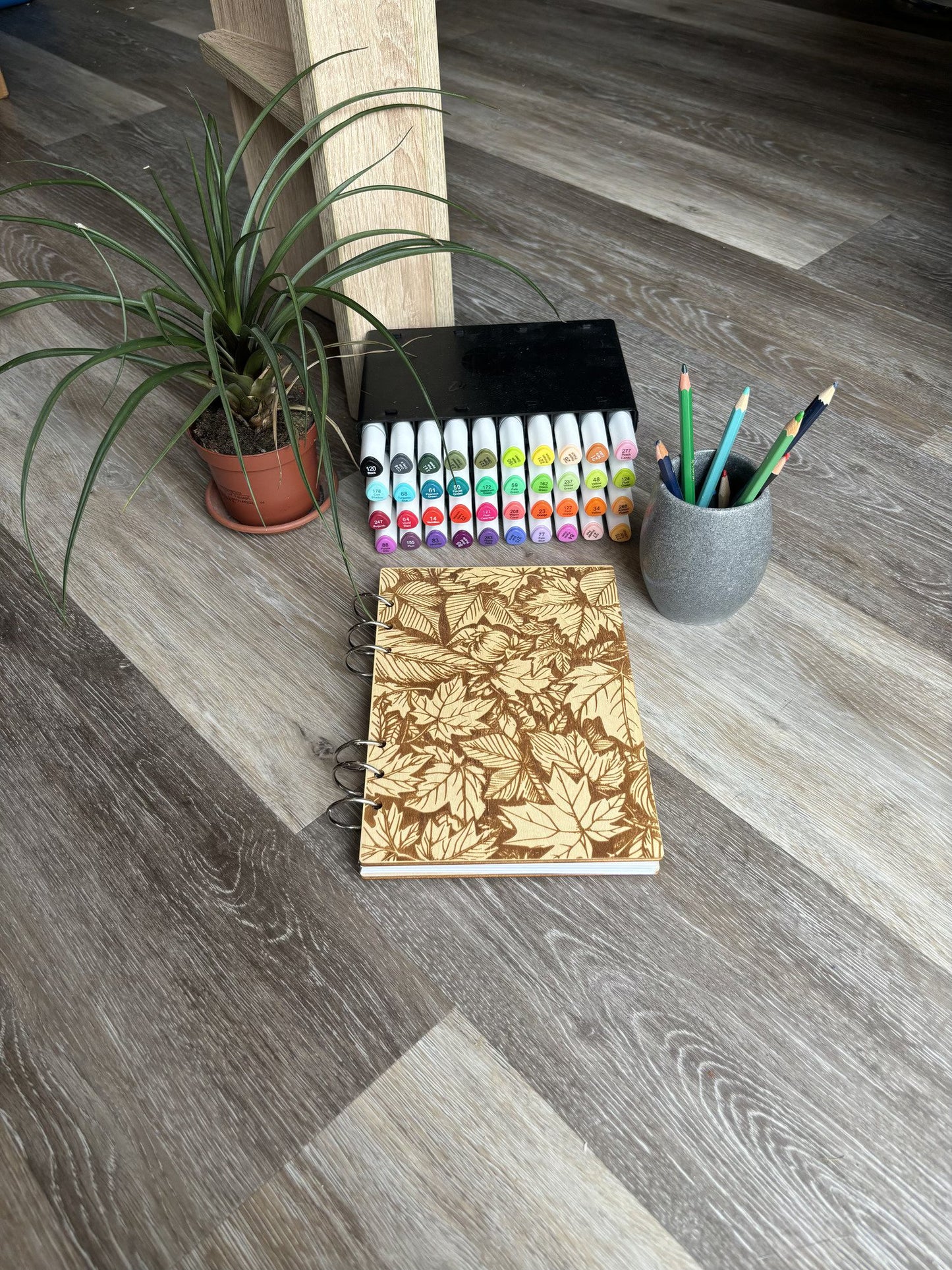 Cahier A5 avec feutres feuilles d'automne graver au laser rechargeable et ecologique fabrication francaise et artisanale
