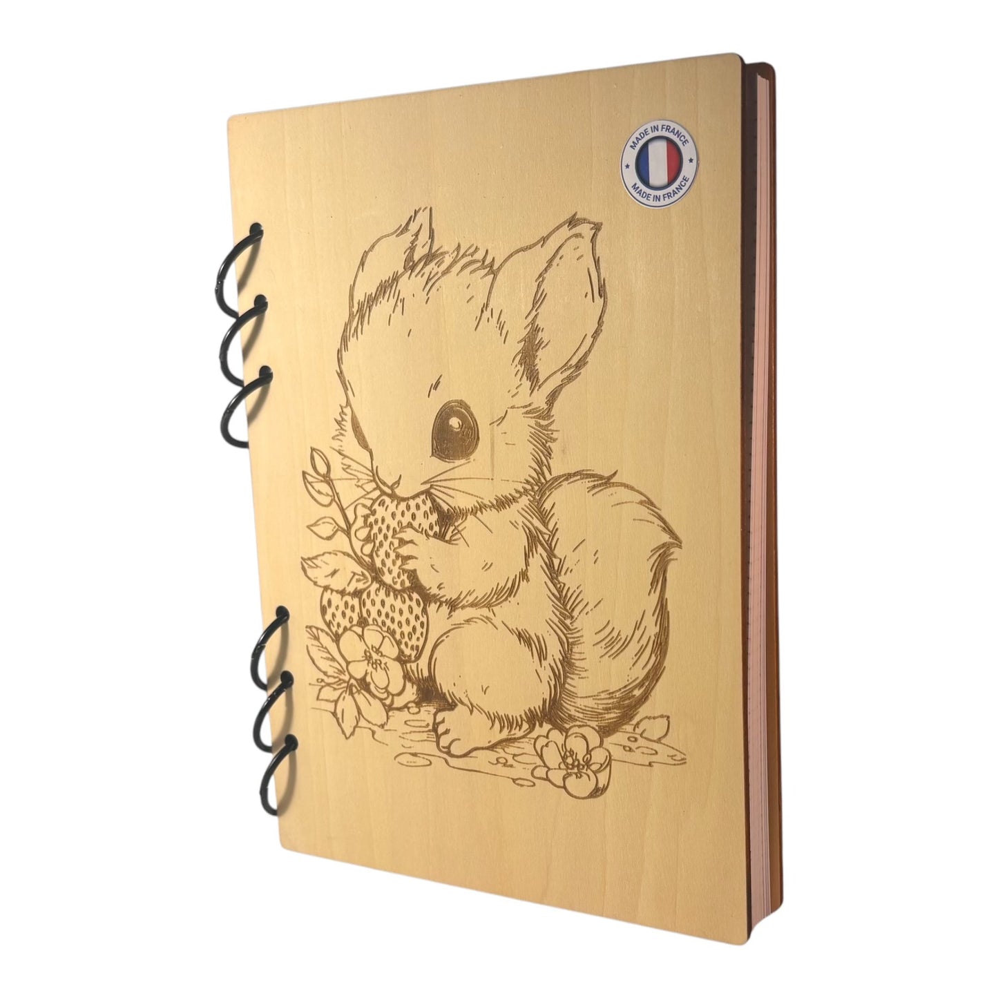 Cahier A5 écureuil avec son fruit -graver au laser rechargeable et ecologique fabrication francaise et artisanale