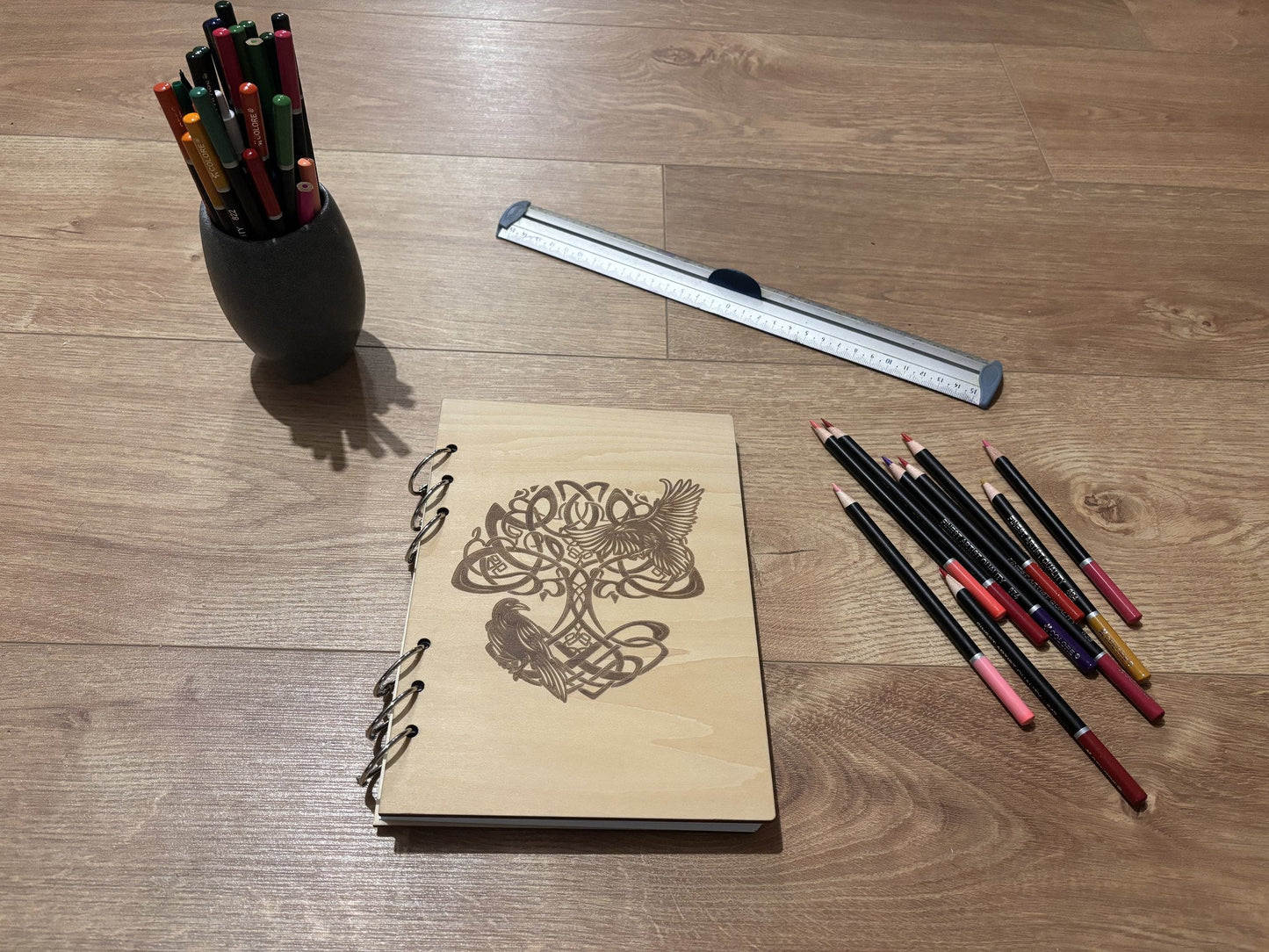 Carnet en bois ecologique , fabrication francaise et artisanale , yggdasil graver au laser cahier A5