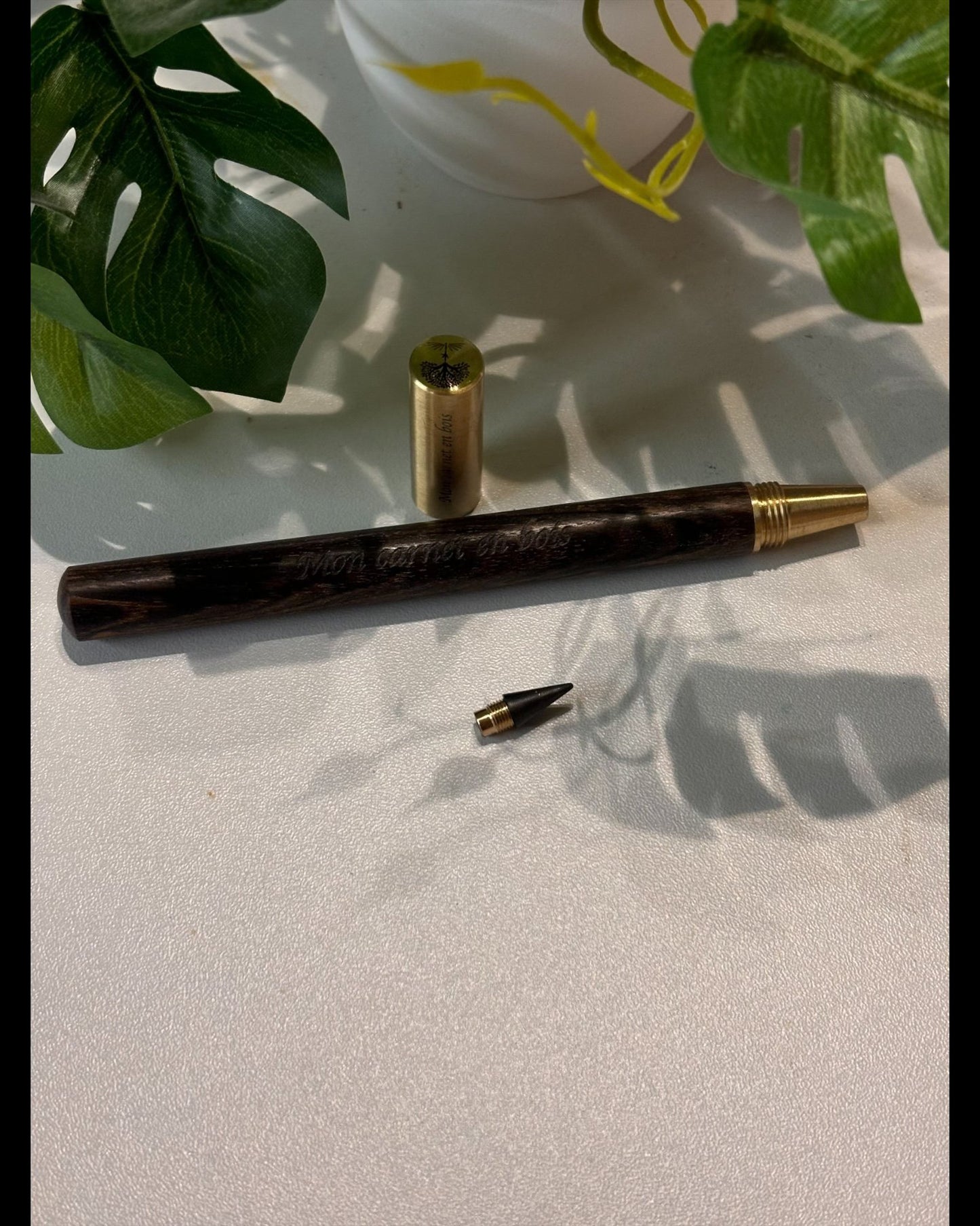 Crayon "Eternel" ouvert avec recharge pointe en metal pour Cahier ou bloc note A5 graver au laser rechargeable et ecologique fabrication francaise et artisanale