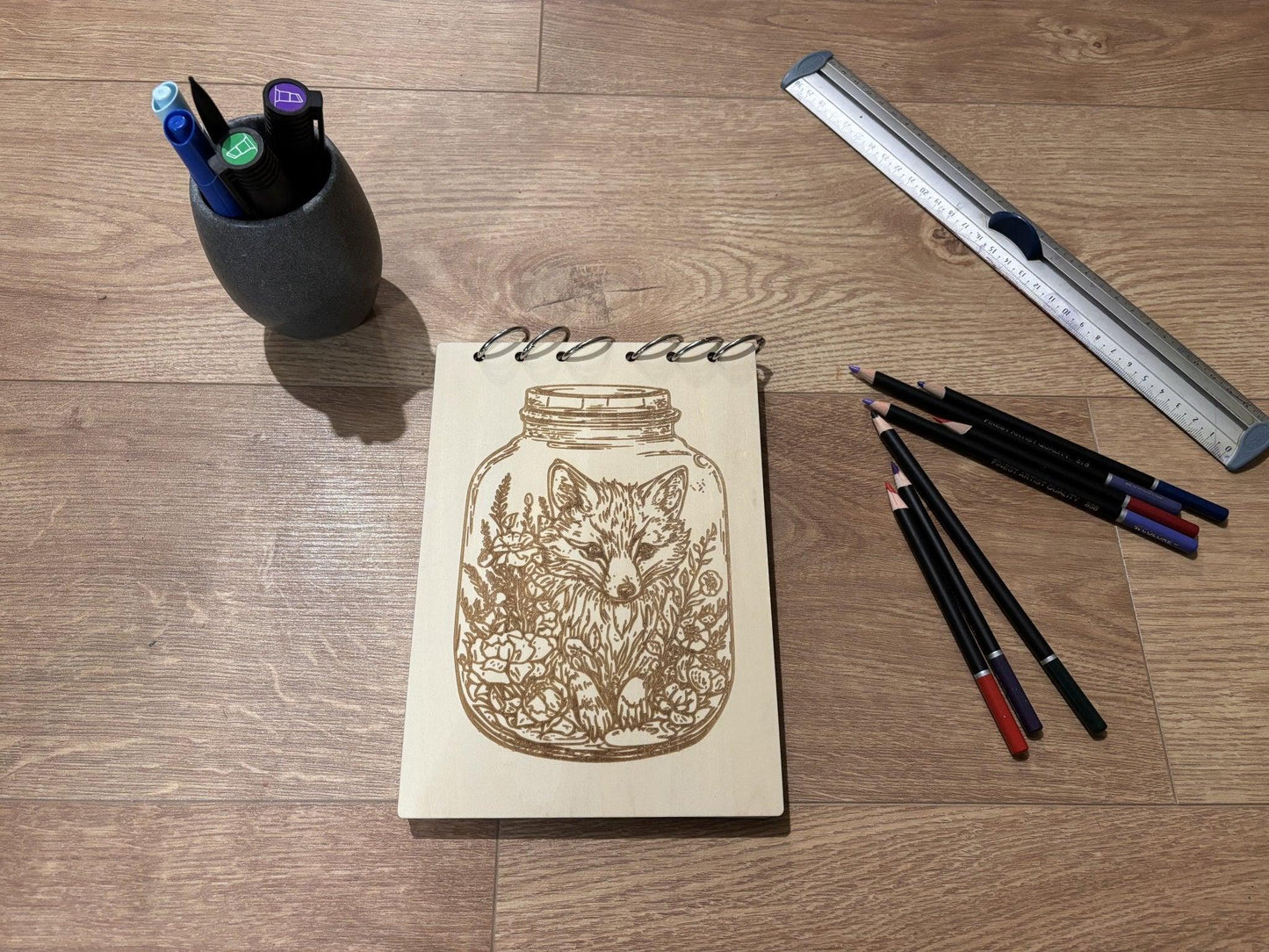 Bloc note A5 avec crayon renard dans un bocal graver au laser rechargeable et ecologique fabrication francaise et artisanale