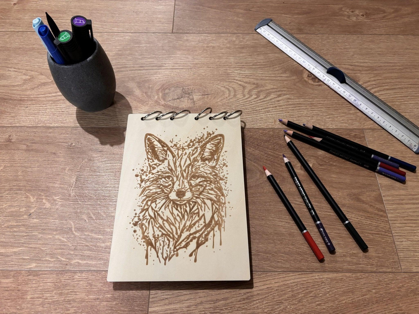 Bloc note A5 avec crayon renard en éclaboussure graver au laser rechargeable et ecologique fabrication francaise et artisanale