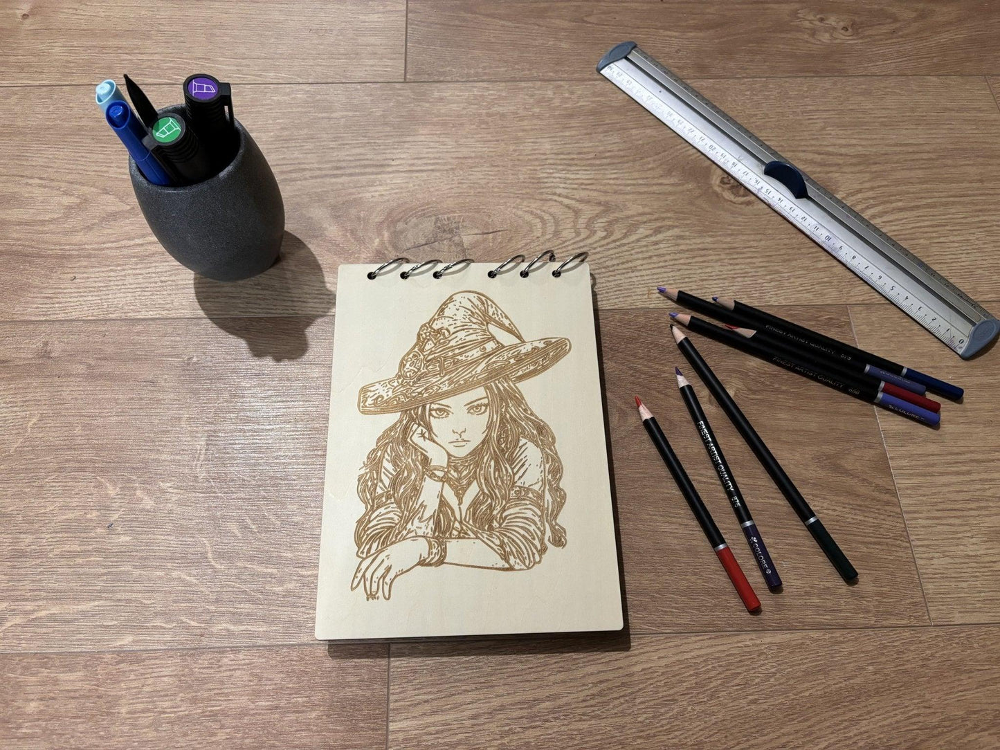 Bloc note A5 avec crayon sorcière graver au laser rechargeable et ecologique fabrication francaise et artisanale