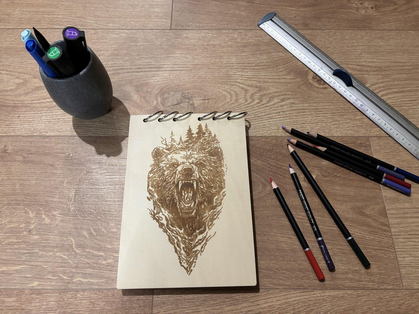 Bloc note A5 avec crayon tête d'ours graver au laser rechargeable et ecologique fabrication francaise et artisanale
