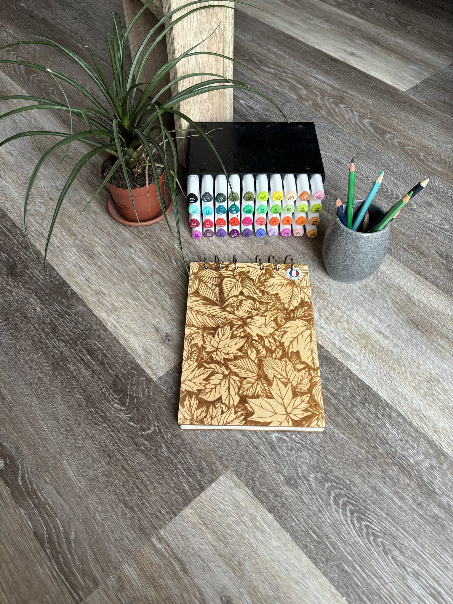Bloc note A5 avec feutres feuilles d'automne graver au laser rechargeable et ecologique fabrication francaise et artisanale