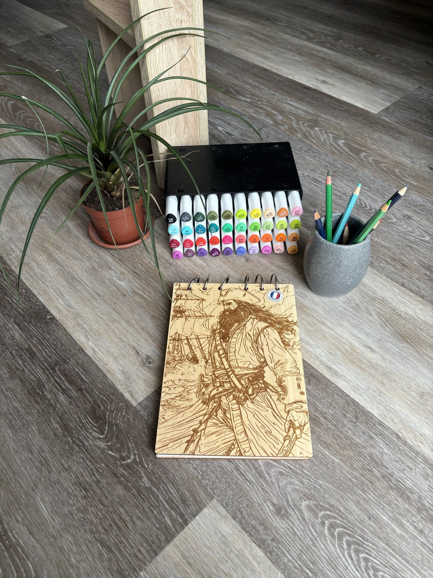Bloc note A5 avec feutres pirate graver au laser rechargeable et ecologique fabrication francaise et artisanale