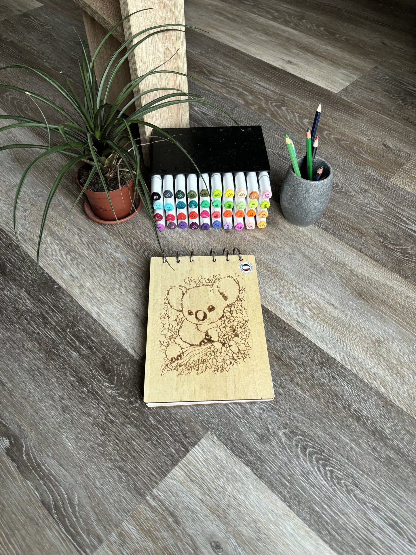 Bloc note A5 avec feutres koala avec fleurs -graver au laser rechargeable et ecologique fabrication francaise et artisanale