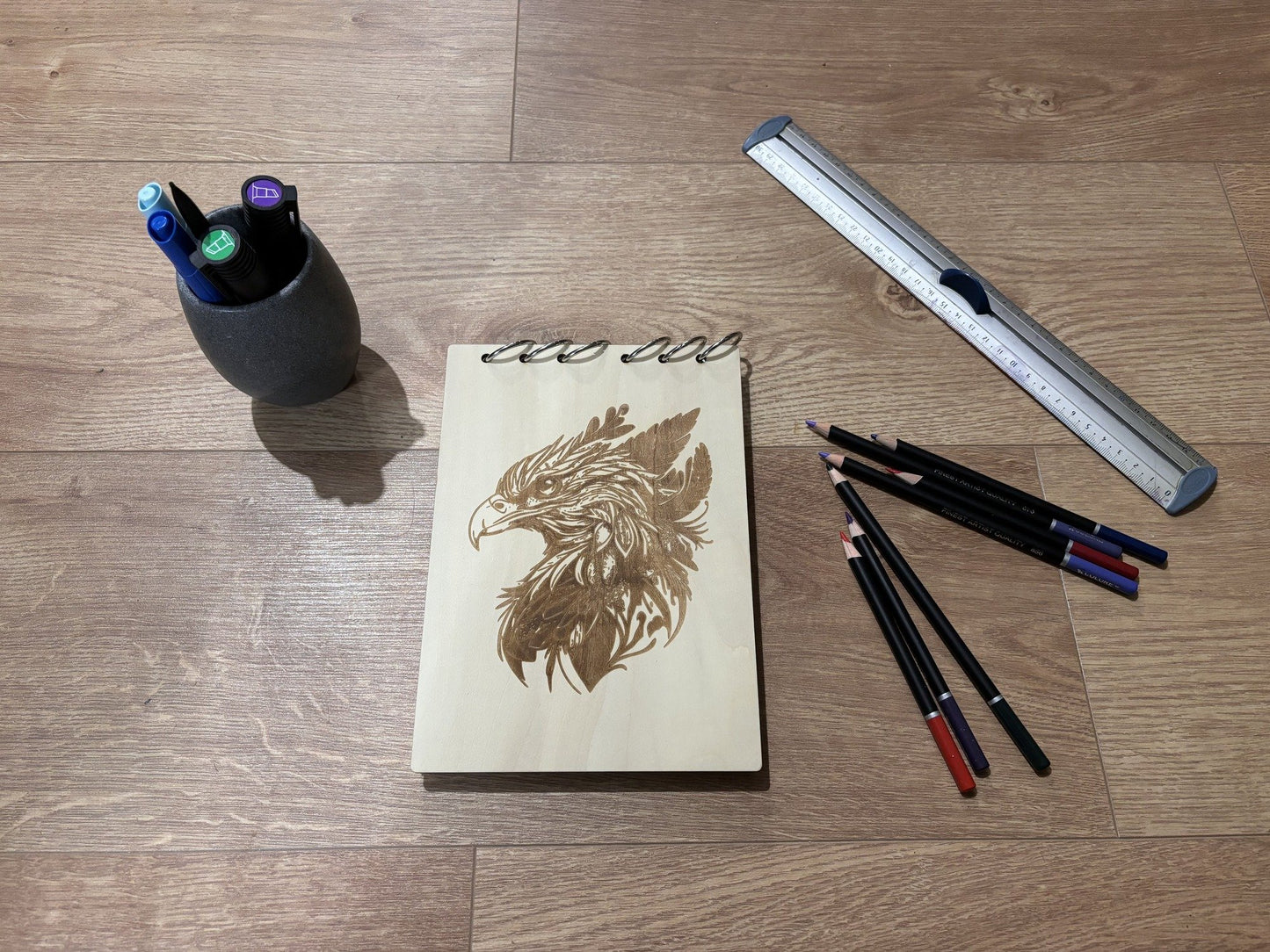 Bloc note A5 et crayon tête d'aigle graver au laser rechargeable et ecologique fabrication francaise et artisanale