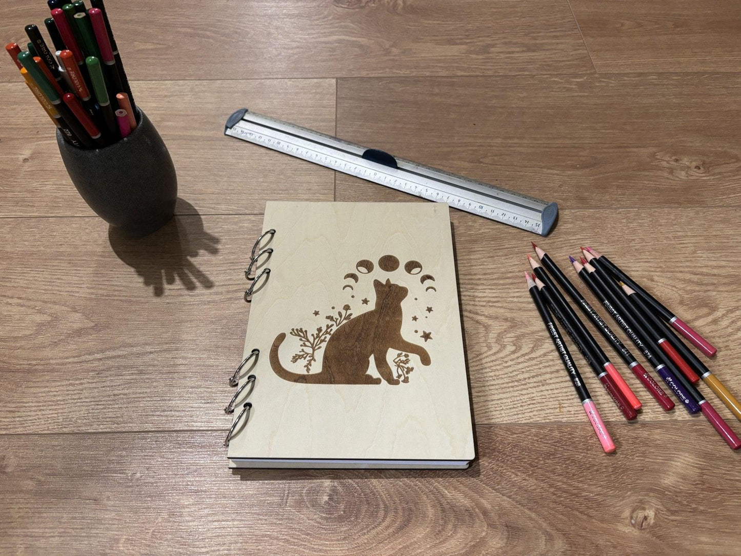 Cahier A5 avec crayon chat avec les phases de la lune -graver au laser rechargeable et ecologique fabrication francaise et artisanale