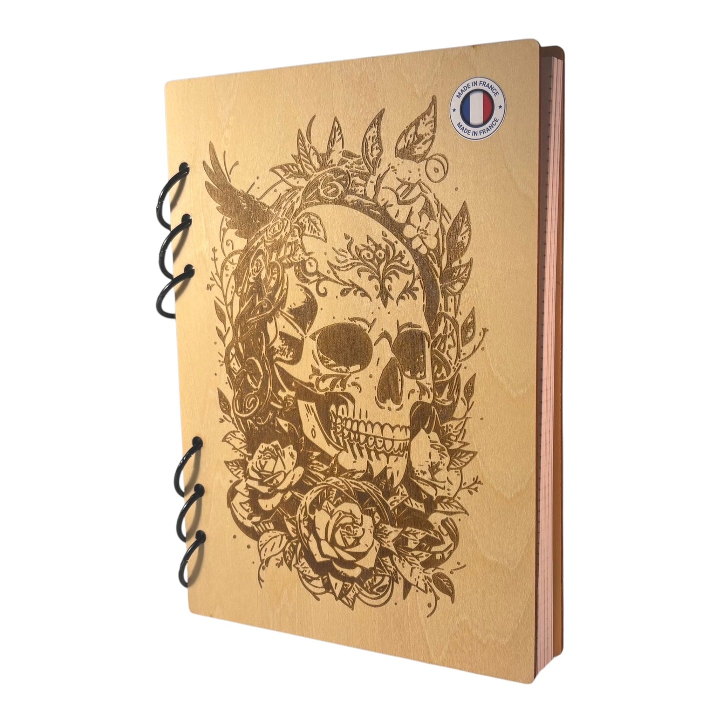 Cahier A5 crâne entouré de fleurs graver au laser rechargeable et ecologique fabrication francaise et artisanale