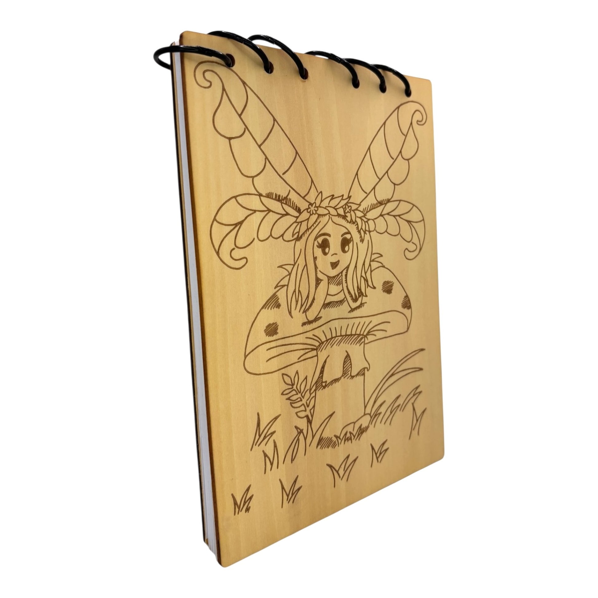 Carnet en bois avec une fée sur son champignon gravé au laser , cahier et bloc note au format A5 écologique et rechargeable de fabrication française et artisanale