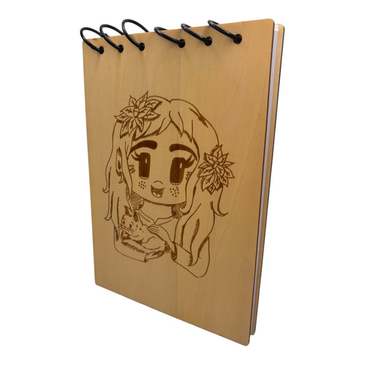 Carnet en bois avec une jeune fille avec son chat style kawaï gravé au laser , cahier et bloc note au format A5 écologique et rechargeable de fabrication française et artisanale