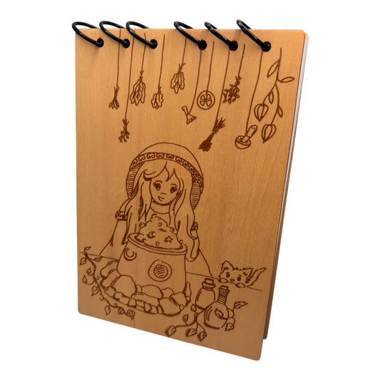 Carnet en bois avec une sorcière et sa potion gravé au laser , cahier et bloc note au format A5 écologique et rechargeable de fabrication française et artisanale