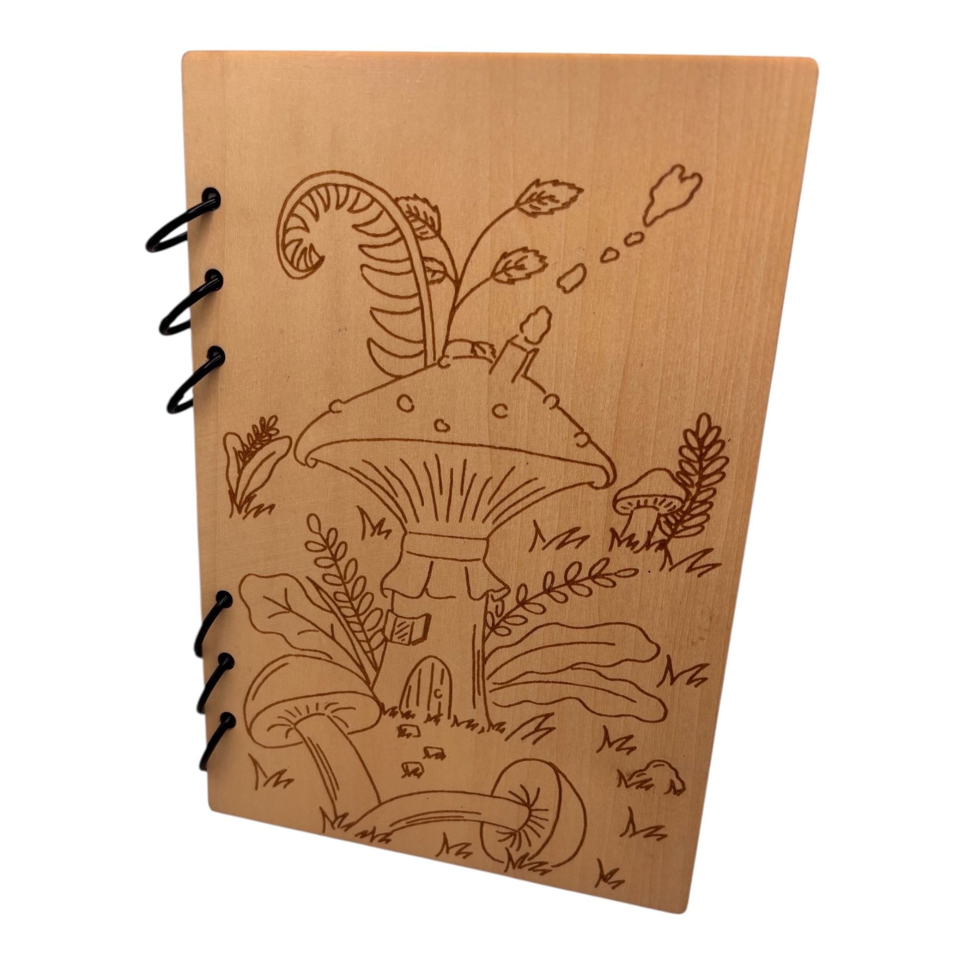 Carnet en bois avec une maison champignon gravé au laser , cahier et bloc note au format A5 écologique et rechargeable de fabrication française et artisanale