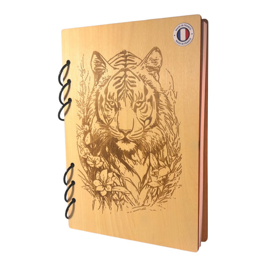 Cahier A5  tigre avec des fleurs graver au laser rechargeable et ecologique fabrication francaise et artisanlae