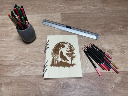 Cahier A5  avec crayons loup au clair de lune -graver au laser rechargeable et ecologique fabrication francaise et artisanale