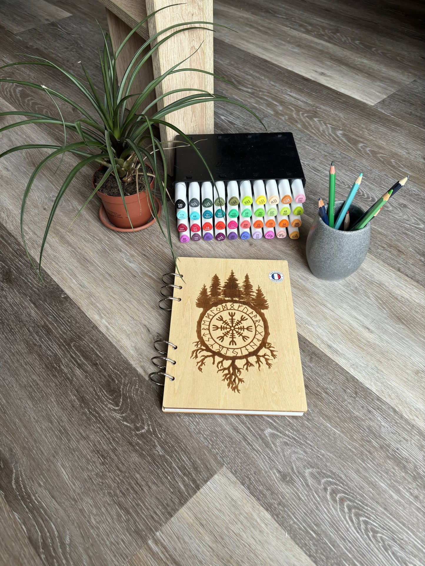 Cahier A5  avec feutres vegvisir et foret  graver au laser rechargeable et ecologique fabrication francaise et artisanale
