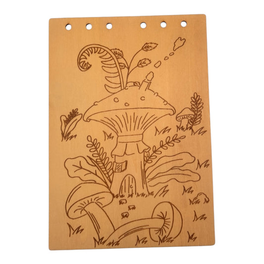 Couverture pour bloc note A5 mon carnet en bois , rechargeable et écologique avec une maison champignon en gravure laser fabrication française et artisanale 