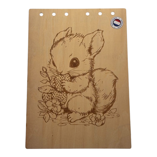 Couverture bloc note  A5 écureuil avec son fruit-graver au laser rechargeable et ecologique fabrication francaise et artisanale