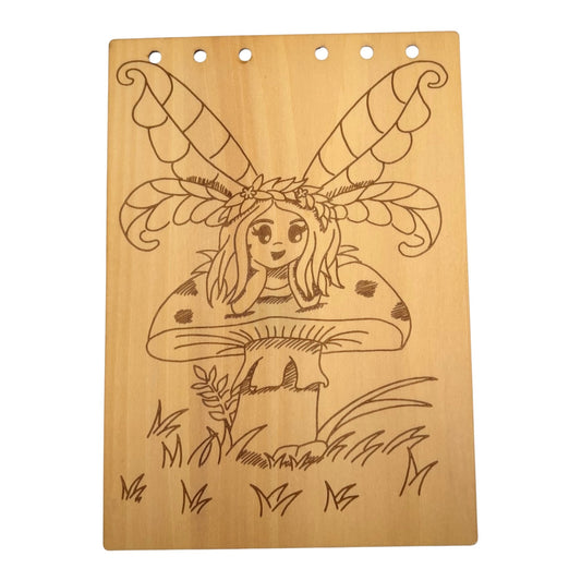 Carnet en bois avec une fée sur son chmpignon gravé au laser , cahier et bloc note au format A5 écologique et rechargeable de fabrication française et artisanale