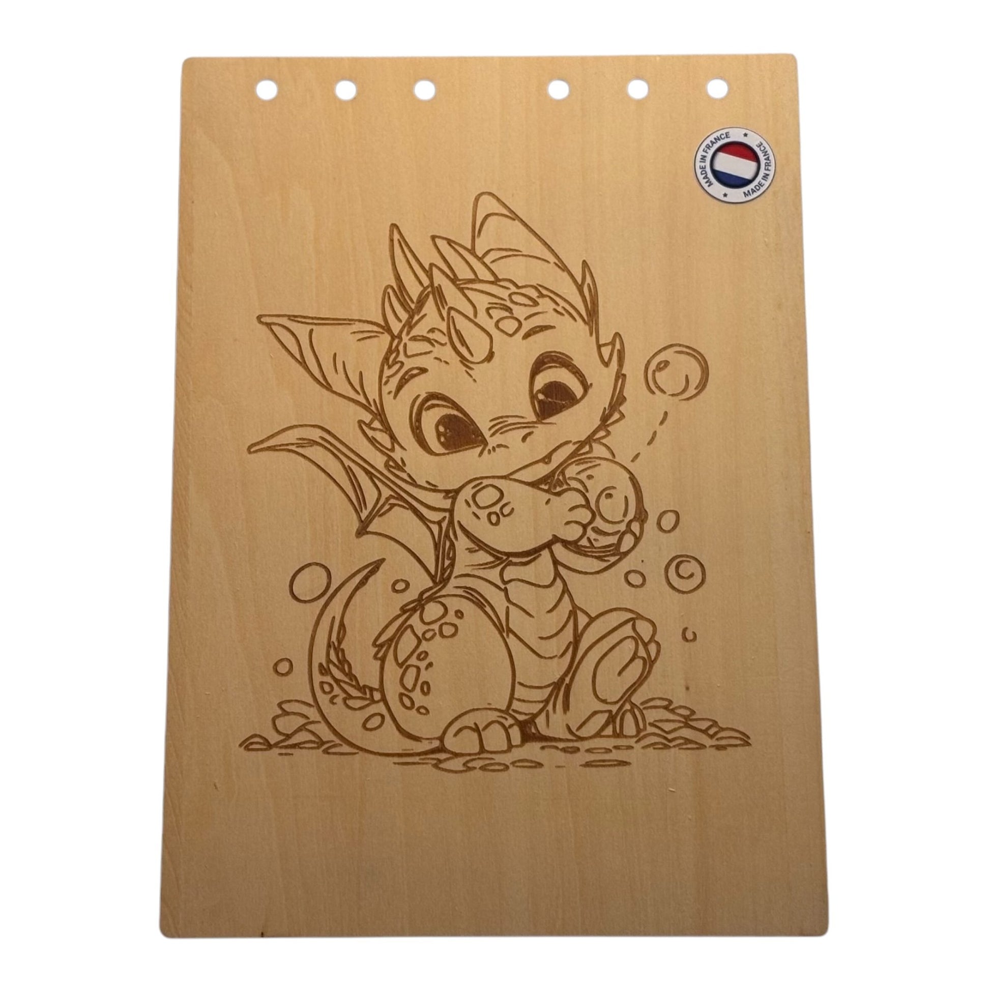 Couverture bloc note  A5 dragon avec une bulle dans les mains graver au laser rechargeable et ecologique fabrication francaise et artisanale