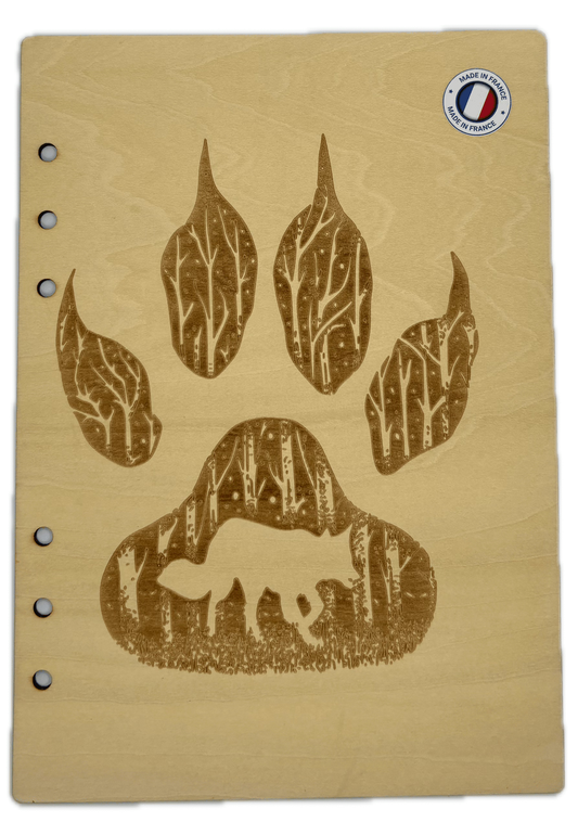 068 Couverture cahier Patte de loup avec silhouette de loup et forêt à l'intérieur