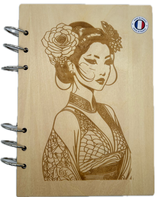 072- Cahier une femme en tenue traditionnelle Chinoise