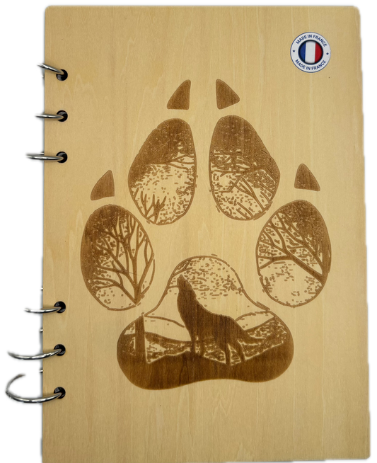 070- Cahier Patte de loup avec silhouette de loup qui hurle dans la forêt