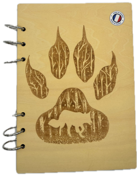 068 - Cahier Patte de loup avec silhouette de loup et forêt à l'intérieur