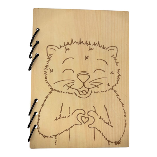 Carnet en bois format cahier ou bloc note A5 écologique et rechargeable de fabrication francaise et artisanale illustration d'artiste gravé au laser