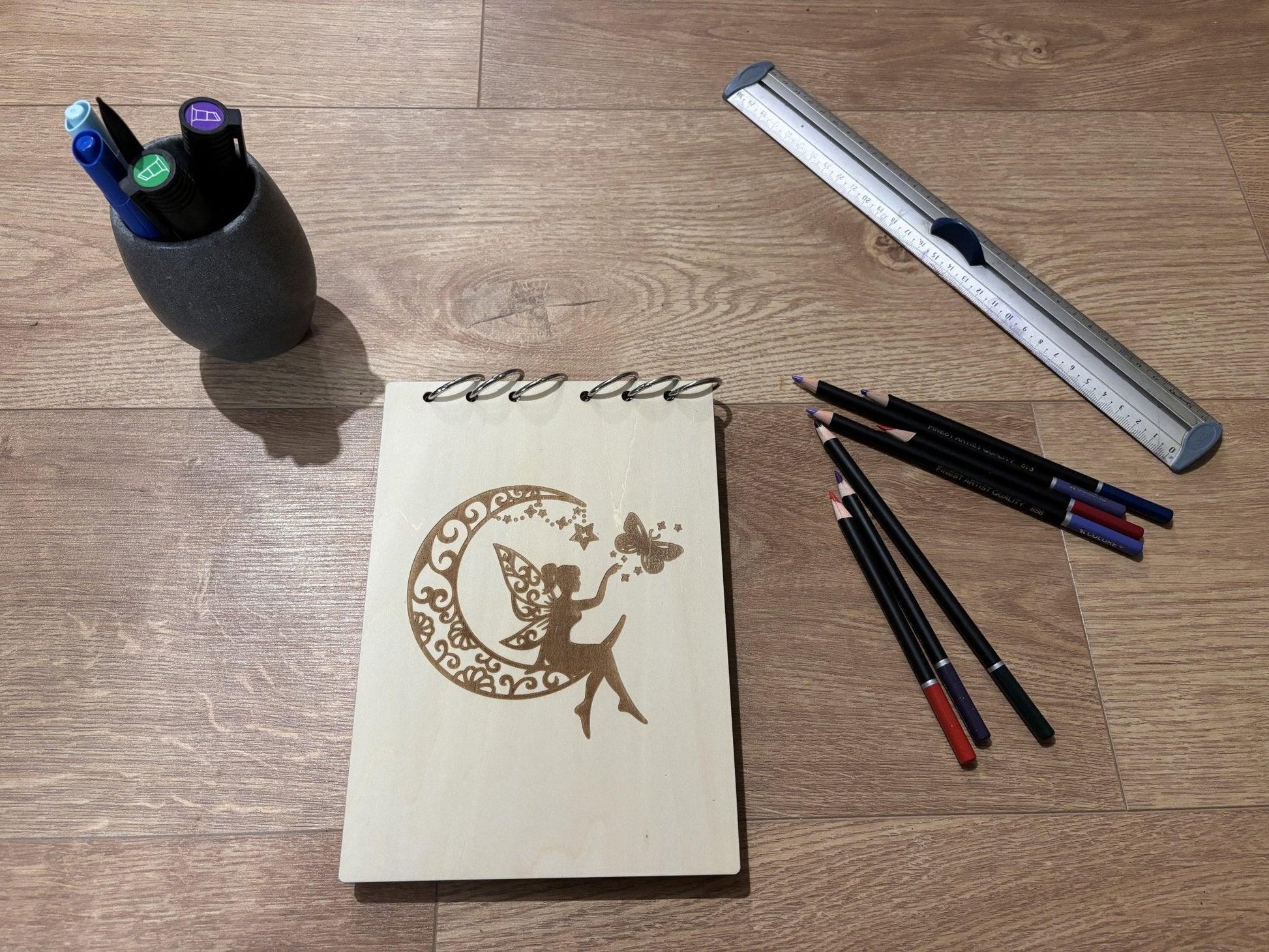 Bloc note A5 avec crayon  fée avec lune et papillon graver au laser rechargeable et ecologique fabrication francaise et artisanale