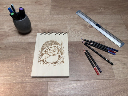 Bloc note  A5 avec crayon hérisson champignon graver au laser rechargeable et ecologique fabrication francaise et artisanale