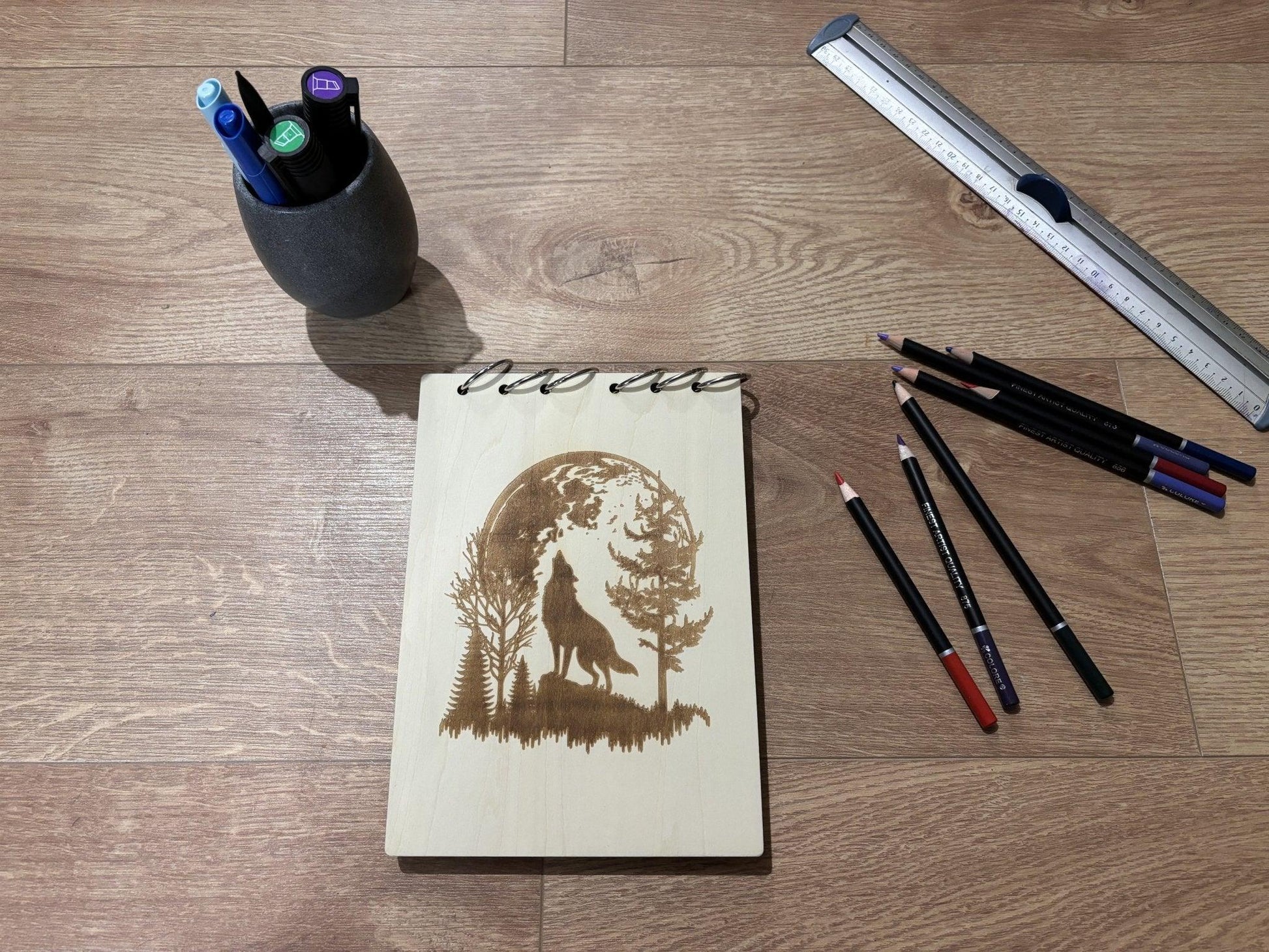 Bloc note  A5 avec crayon loup au clair de lune graver au laser rechargeable et ecologique fabrication francaise et artisanale