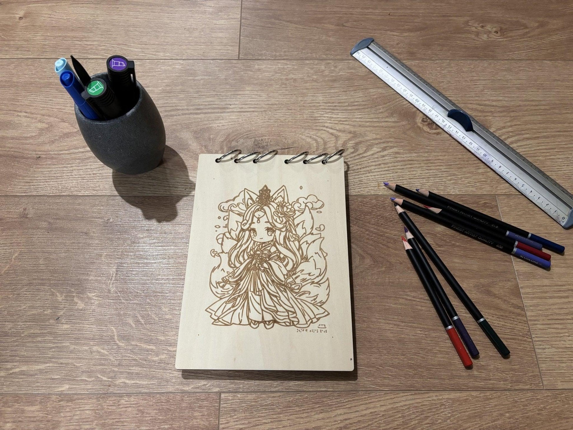 Bloc note  A5 avec crayon personnage manga renard graver au laser rechargeable et ecologique fabrication francaise et artisanale