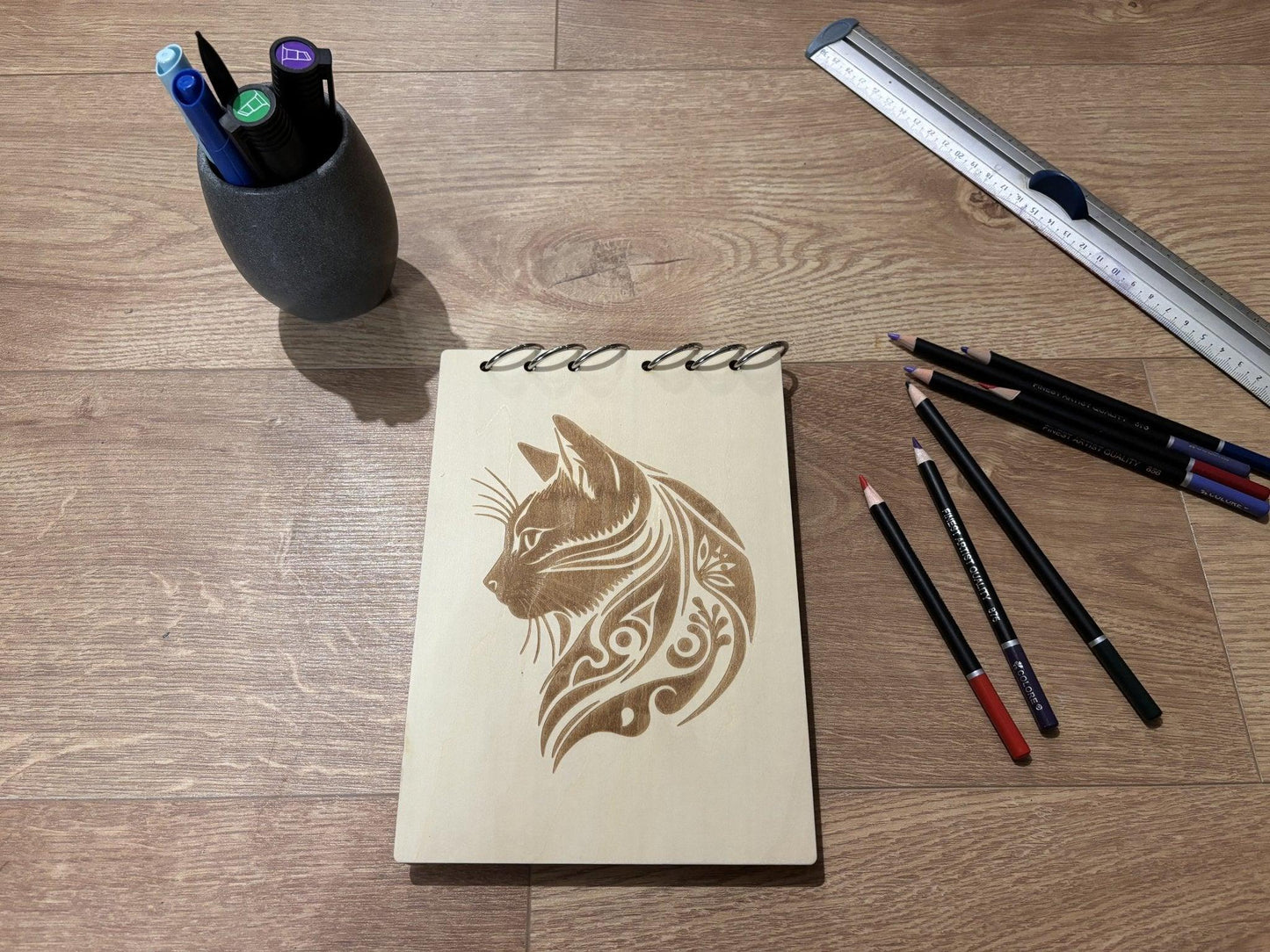 Bloc note A5 avec crayons  tête de chat graver au laser rechargeable et ecologique fabrication francaise et artisanale