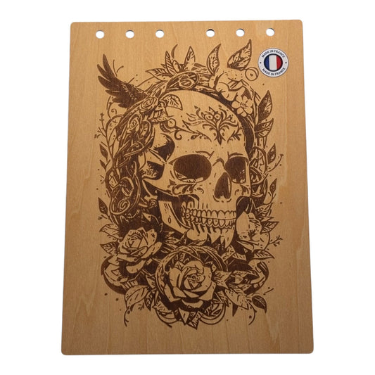 Couverture bloc note  A5 crâne entouré de fleurs graver au laser rechargeable et ecologique fabrication francaise et artisanale